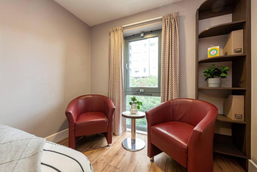 Apartment Student Only, Private In *