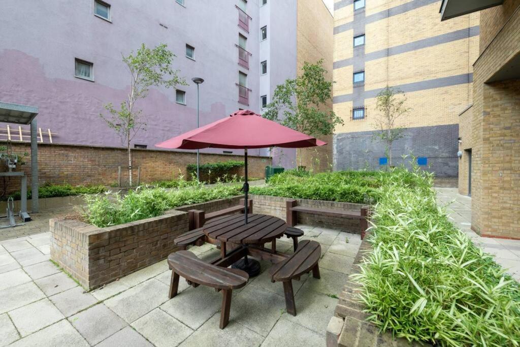 Apartment Student Only, Private In *